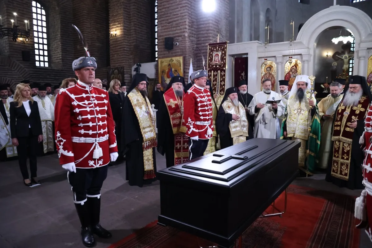 България посрещна тленните останки на цар Самуил-001.JPG