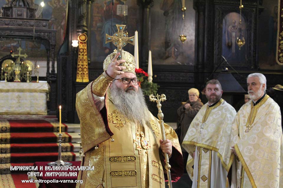 Василиева Литургия и Новогодишен молебен възглавени от Варненския и Великопреславски митрополит Йоан - 1