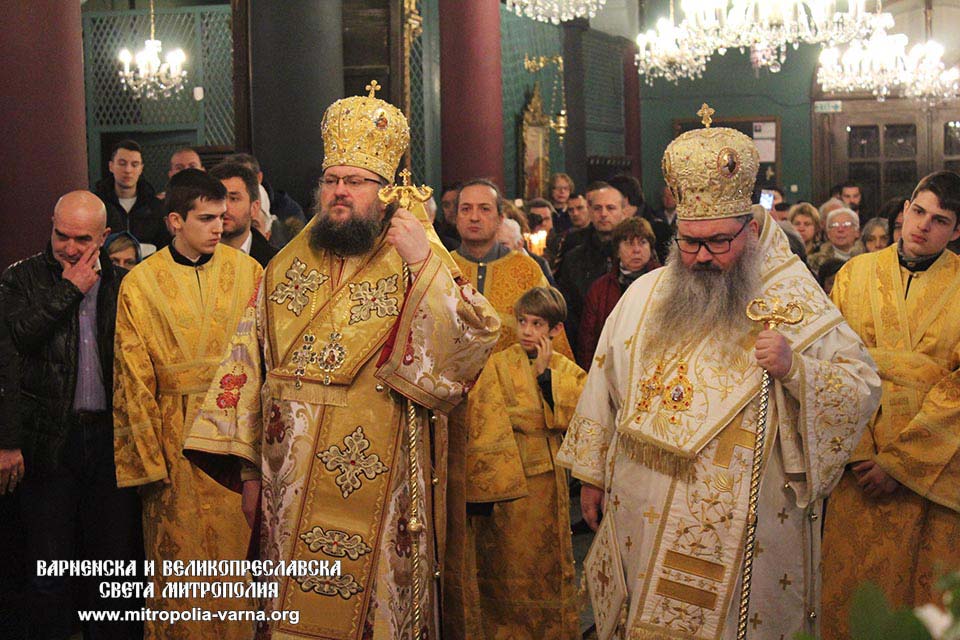 Митрополит Йоан и митрополит Григорий отслужиха Архиерейска света Литургия в храм „Св. Атанасий“ – Варна - 1