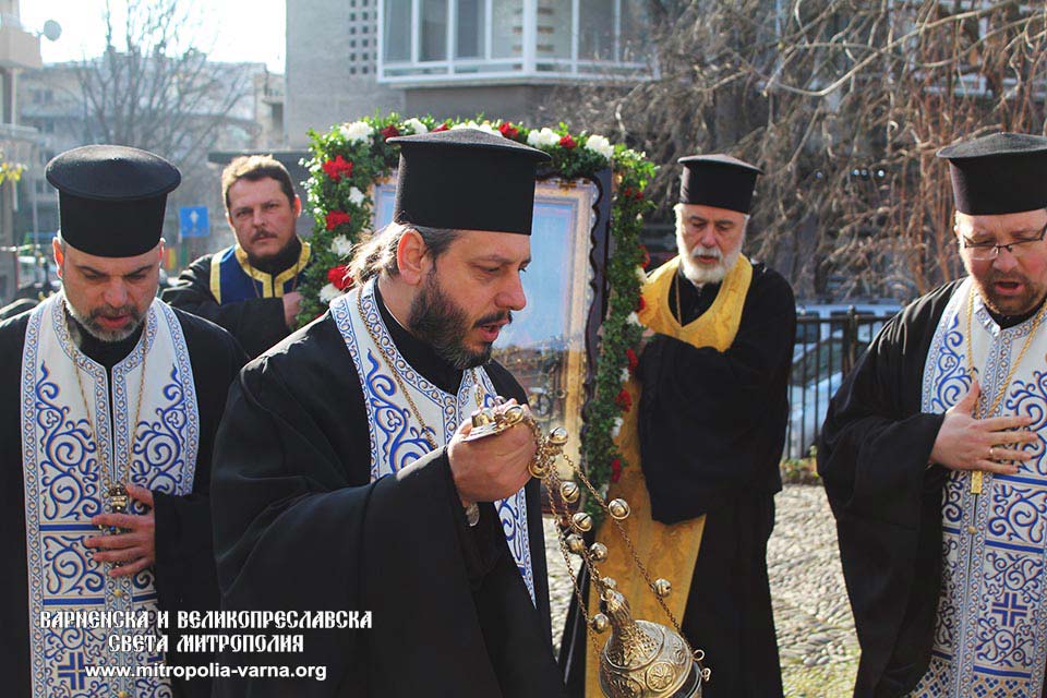 Молебен канон на Пресвета Богородица пред чудотворната икона на Божията Майка 'Одигитрия Байталска' в храм „Св. Атанасий“ - Варна - 1