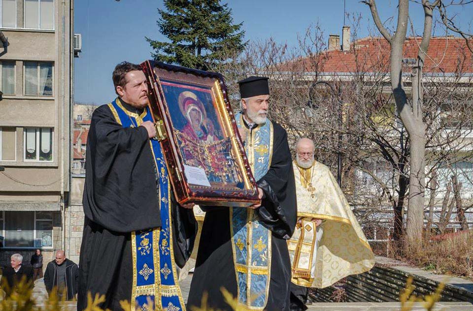 Чудотворната Байталска икона на Пресвета Богородица беше пренесена за поклонение в храм „Св. Архангел Михаил“ - град Велики Преслав - 1