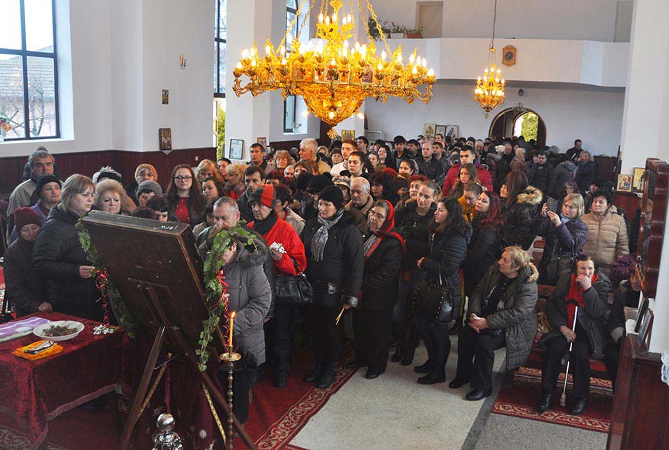 Чудотворната икона „Одигитрия Байталска“ беше пренесена за поклонение в храм „Св. вмчк Димитър“ в град Генерал Тошево - 1