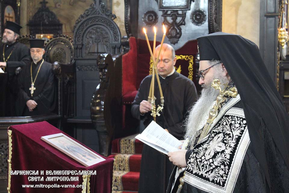 В единоцърквие митрополит Йоан отслужи последната част от Великия покаен канон - 1
