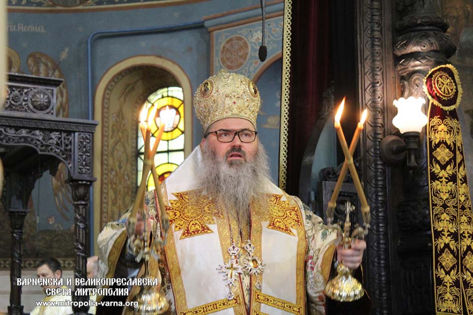 Митрополит Йоан отслужи света Литургия на Неделя Вайа и ръкоположи нов свещеник - 1