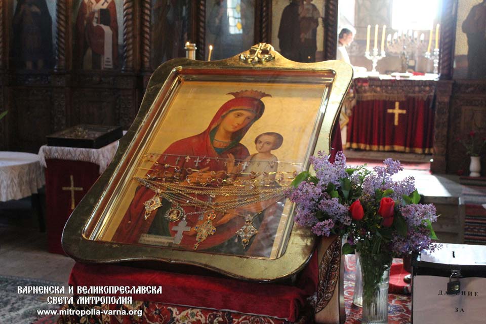 Чудотворният лик на Божията Майка 'Скоропослушница' бе посрещнат в град Велики Преслав - 1