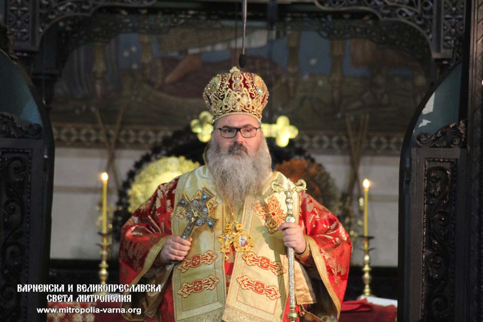 Архиерейска света Литургия и благославяне на бойните знамена на Република България във Варна - 1
