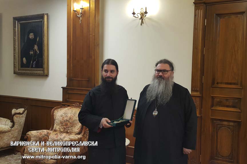 Негово Високопреподобие Архимандрит Никодимос Каварнос посети Варненска и Великопреславска света митрополия - 1