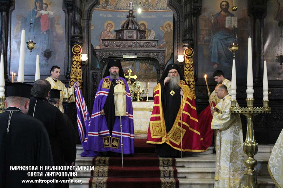 Архиерейско съслужение в Катедралния храм 'Успение Богородично' - град Варна - 1