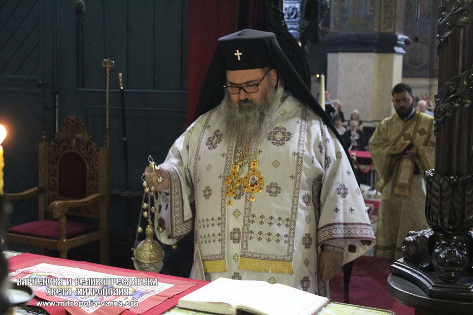 Заупокойна света Литургия в Катедрален храм 'Успение Богородично'. Изпълване на 5 години от кончината на митрополит Кирил - 1