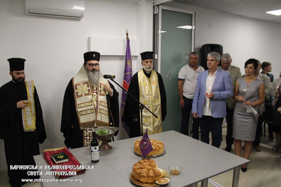Освещаване на представителната сграда на КНСБ във Варна - 1