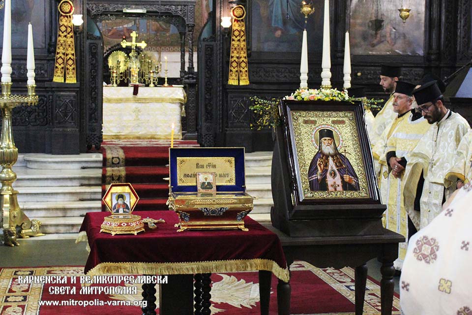 Посрещане на мощите на св. Матрона Московска и св. Лука Симферополски във Варна - 1