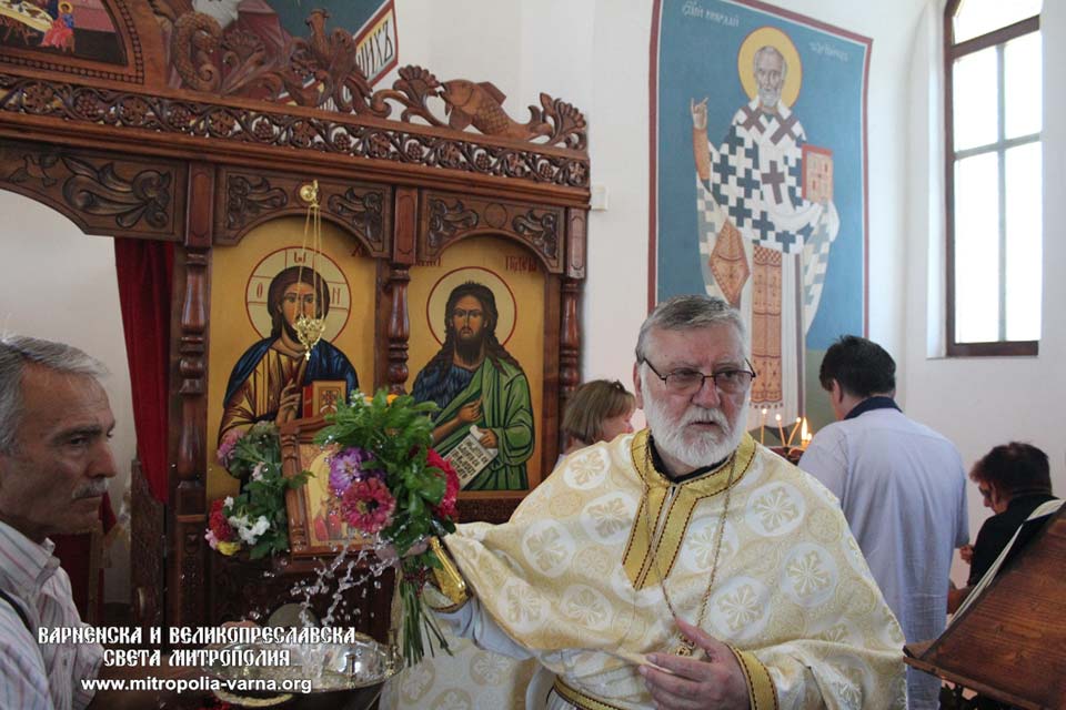 Освещаване на новопостроения храм 'Св. св. първовърховни апостоли Петър и Павел' в село Царичино - 1