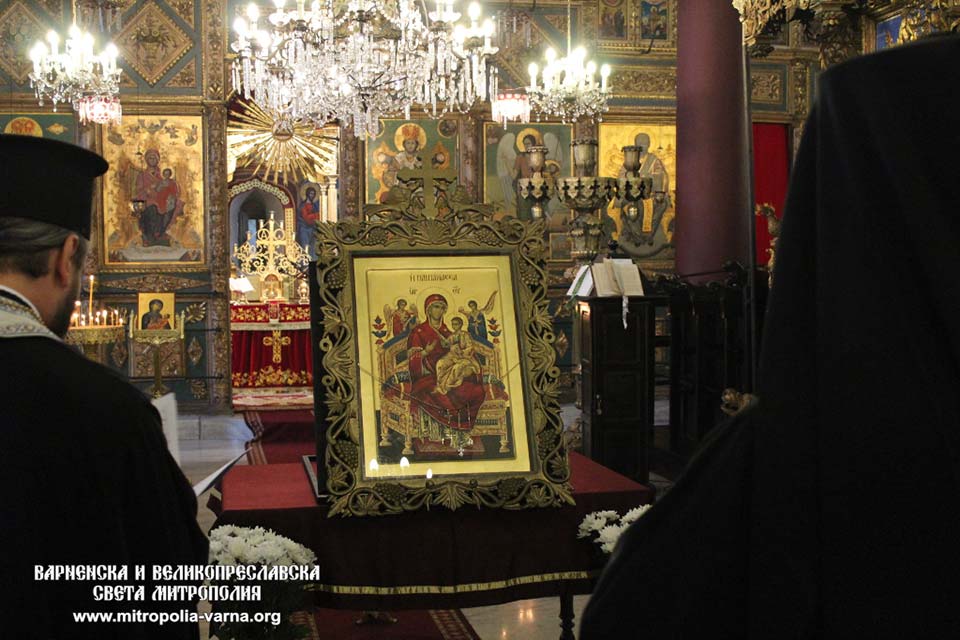 Митрополит Йоан отслужи Молебен канон на Пресвета Богородица в храм 'Свети Атанасий' - 1