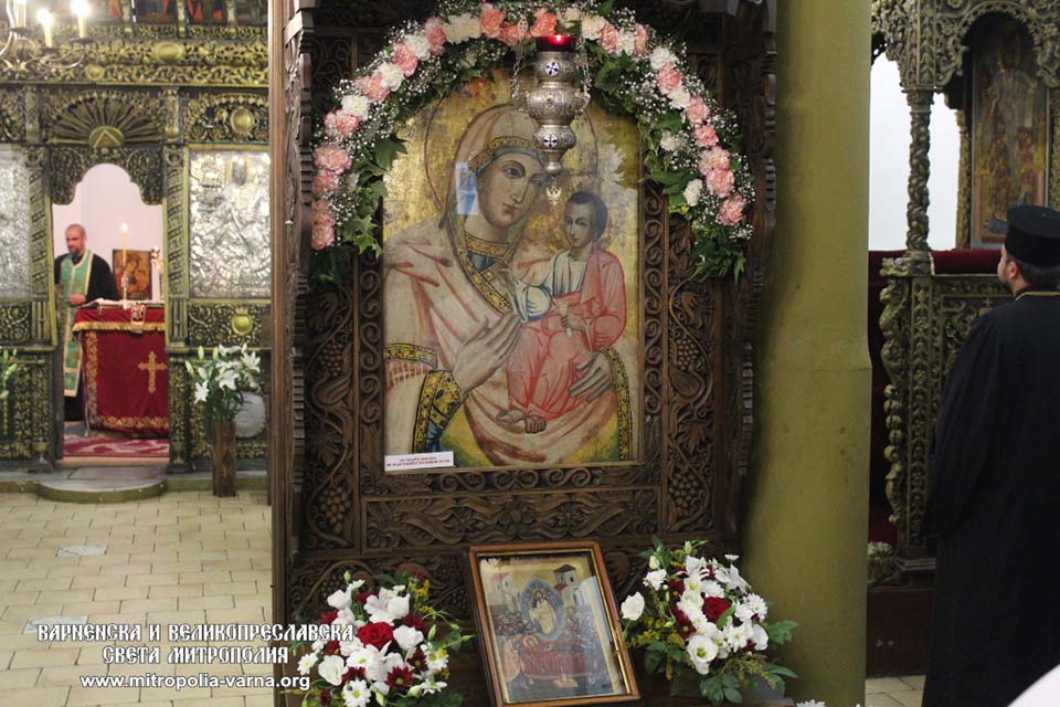 Вечерня с Молебен канон на Пресвета Богородица в старинен храм 'Успение Богородично' - 1