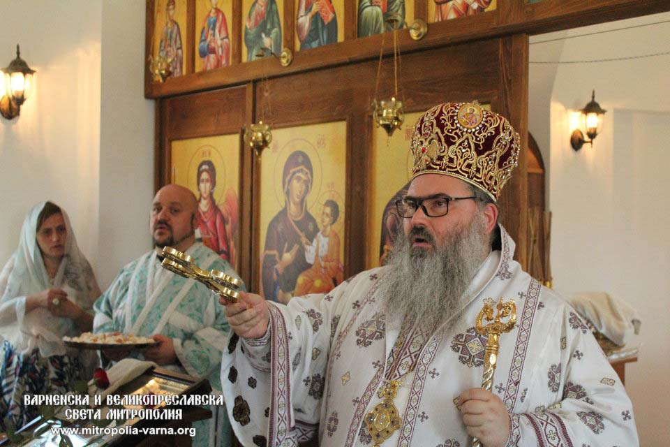 Освещаване на новия храм 'Св. Богородица Троеручица' - село Царевец - 1