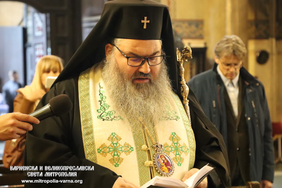 Митрополит Йоан отслужи молебен за децата с увреждания и техните семейства - 1