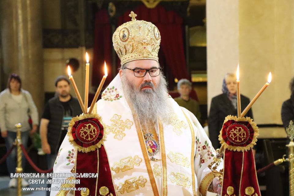 Заупокойна света Литургия и отслужване панихида на Архангелова задушница - 1
