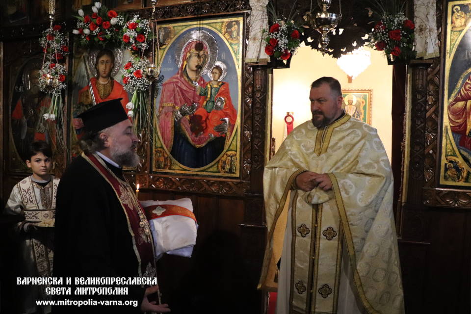 Божествена света Литургия и храмов празник на Архангеловден - 1