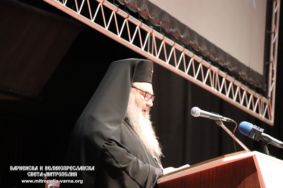 Митрополит Йоан присъства на дипломирането на студентите от Випуск 2018 на Медицинския университет - 1