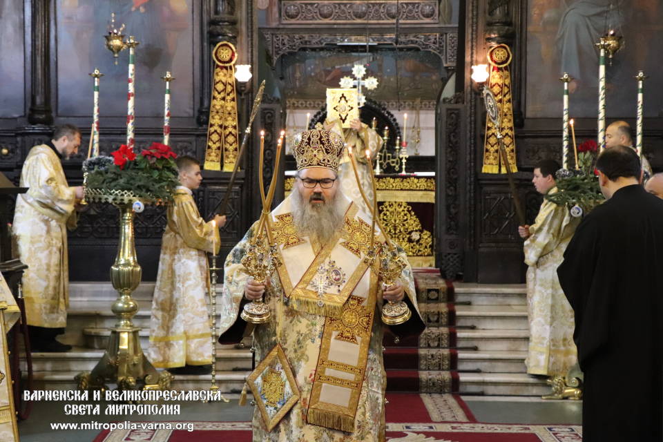 Твоето Рождество, Христе Боже наш, озари света със светлината на познанието - 1