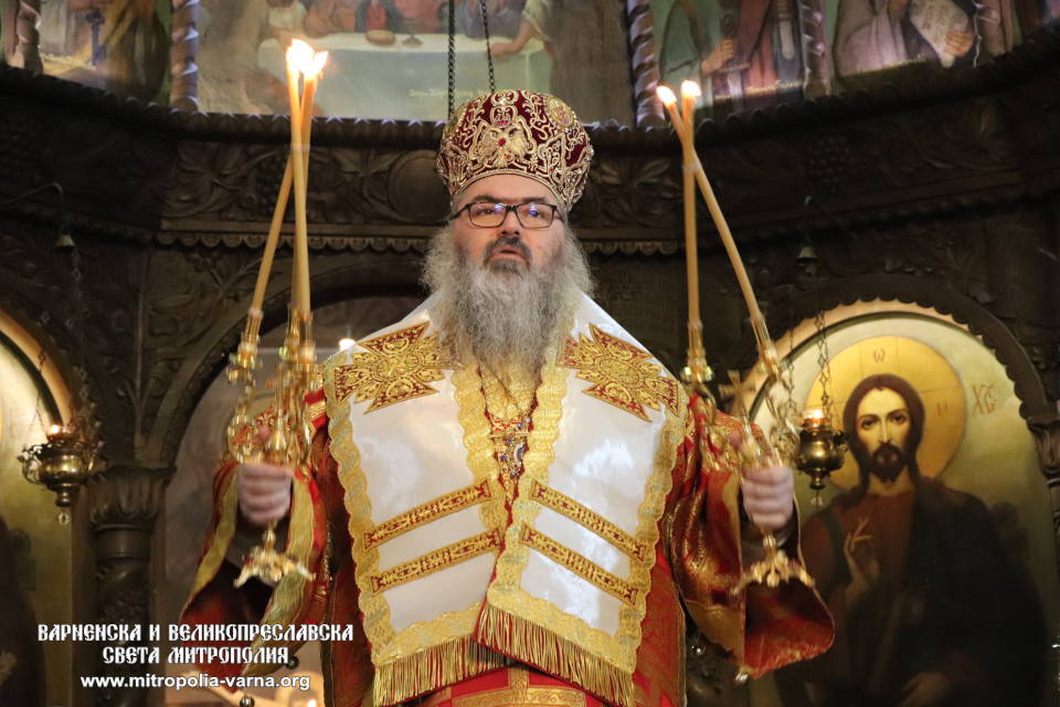 Архиерейска света Литургия в храм 'Св. Йоан Рилски', град Търговище - 1