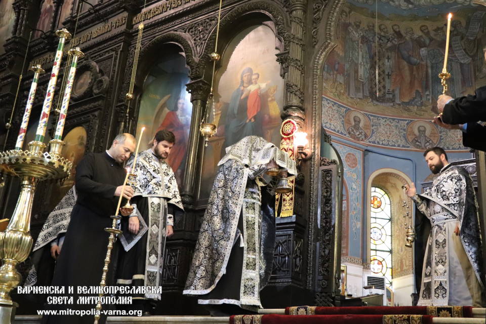 Преждеосвещена света Литургия в Катедрален храм 'Успение Богородично' - 1