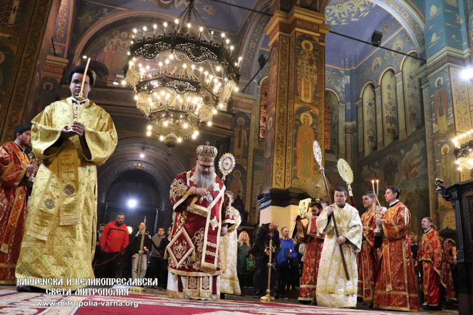Варненци посрещнаха Празника на празниците - Възкресение Христово - 1