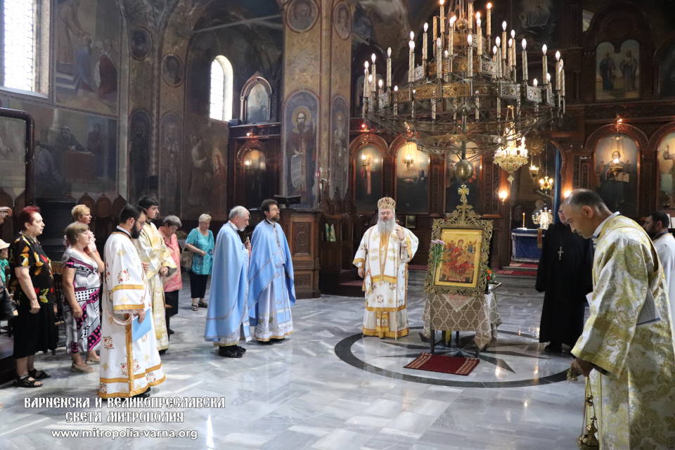 Архиерейско служение в храм 'Благовещение' - град Провадия - 1