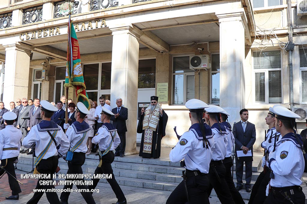 Варненският и Великопреславски митрополит Йоан отслужи молебен по повод 111 години от Независимостта на България - 1