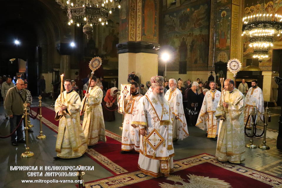 Архиерейска света Литургия в митрополитската катедрала 'Успение Богородично' - 1