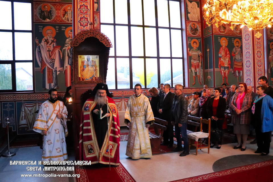 Храмов празник и награждаване с офикия в град Генерал Тошево - 1