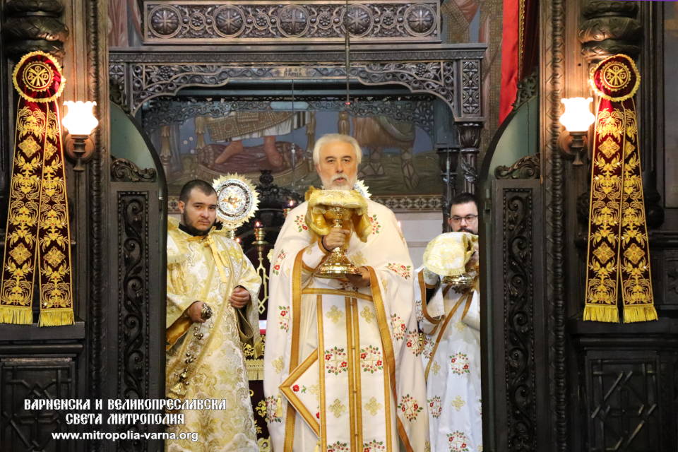 Света Литургия и заупокойна молитва за загиналите по пътищата на България - 1