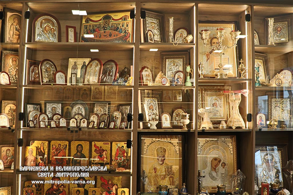 Обновеният епархийският църковен магазин на Варненска и Великопреславска света митрополия отвори врати - 1