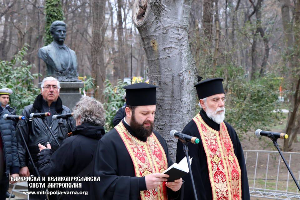Варненци почетоха навършването на 147 години от смъртта на йеродякон Игнатий (Васил Левски) - 1