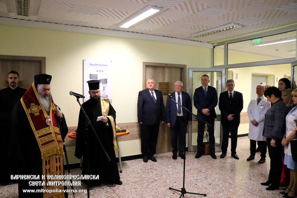 Митрополит Йоан освети реновираната Клиника по неврохирургия на УМБАЛ 'Св. Марина' - 1