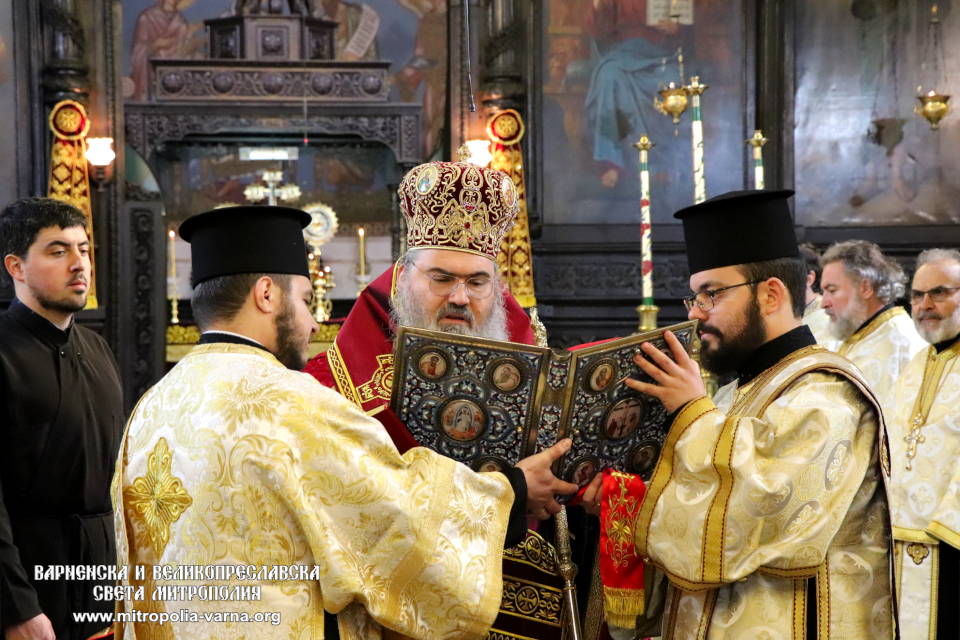 Молебен и радостен камбанен звън на 150-годишнината от учредяването на Българската екзархия - 1