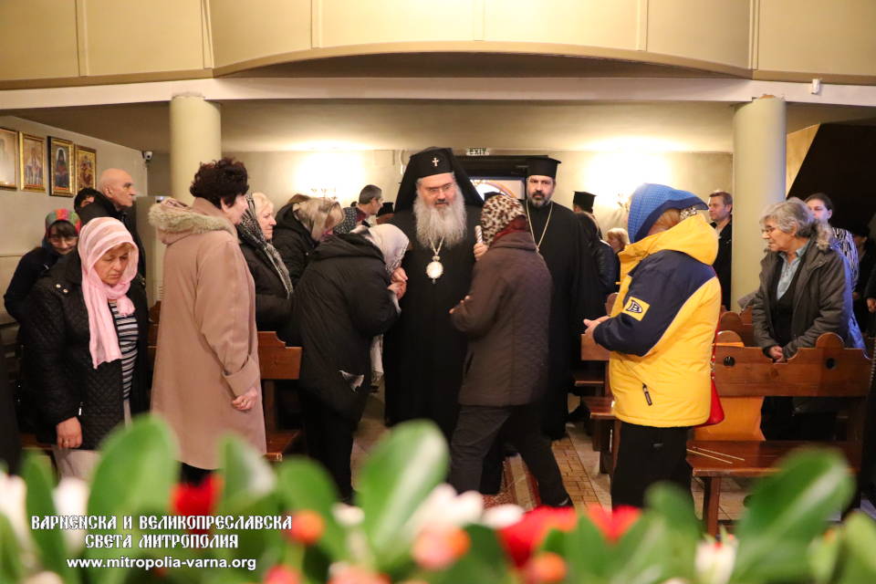 Трета част от Великия покаен канон в храм 'Св. вмчк Димитър Солунски' - район 'Владислав Варненчик' - 1