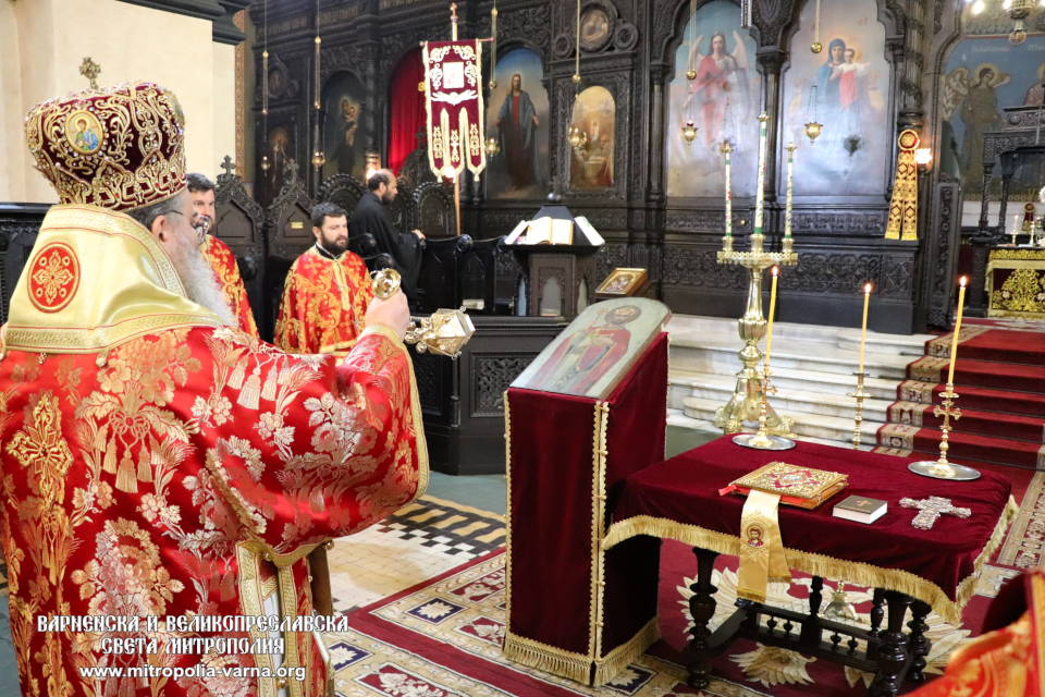 Със света Литургия и благодарствен молебен бе отбелязана 1155-годишнината от покръстването на България - 1