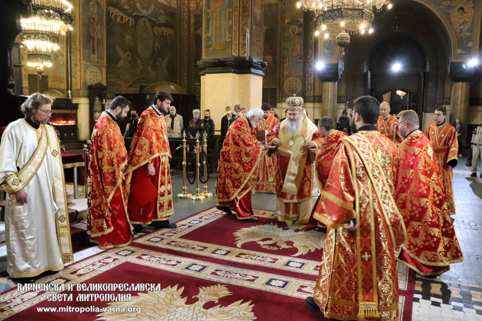 Митрополит Йоан ръкоположи нов свещеник на отданието на Пасха - 1