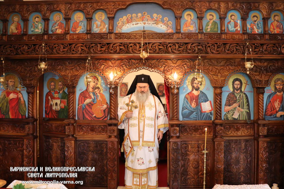 Архиерейска света Литургия в Златарския манастир 'Св. св. ап. Петър и Павел' - местност 'Манастирите', Община Шумен - 1