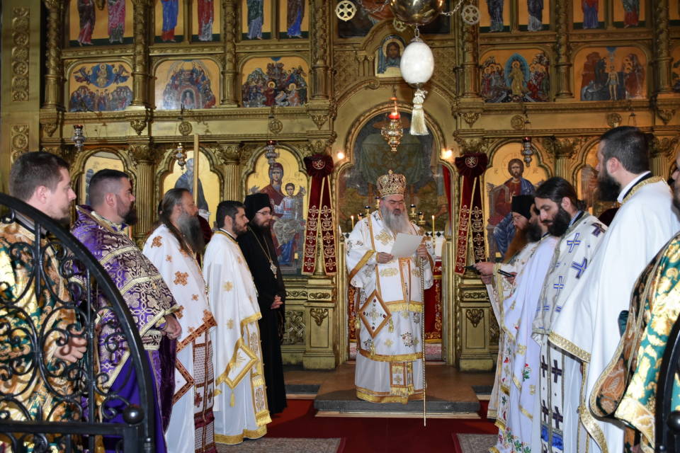 Митрополит Йоан връчи дипломите на семинаристите и курсистите от випуск 2015-2020 г. - 1