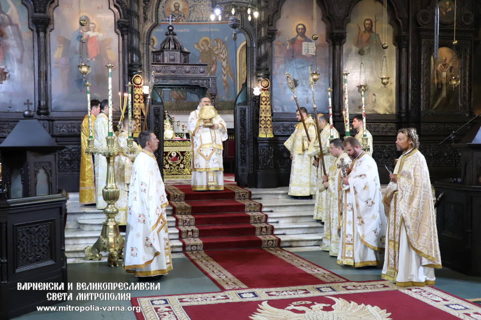 Архиерейско служение на празника Преображение Господне във Варна - 1