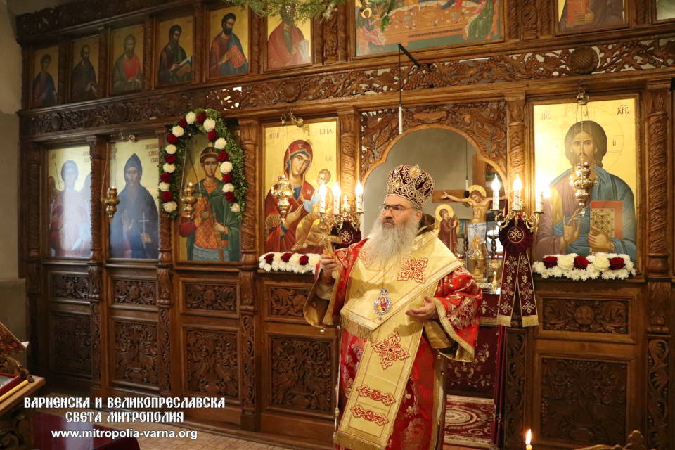 Храмов празник и  награждаване с офикия в храм 'Св. вмчк Димитрий Солунски' - 1