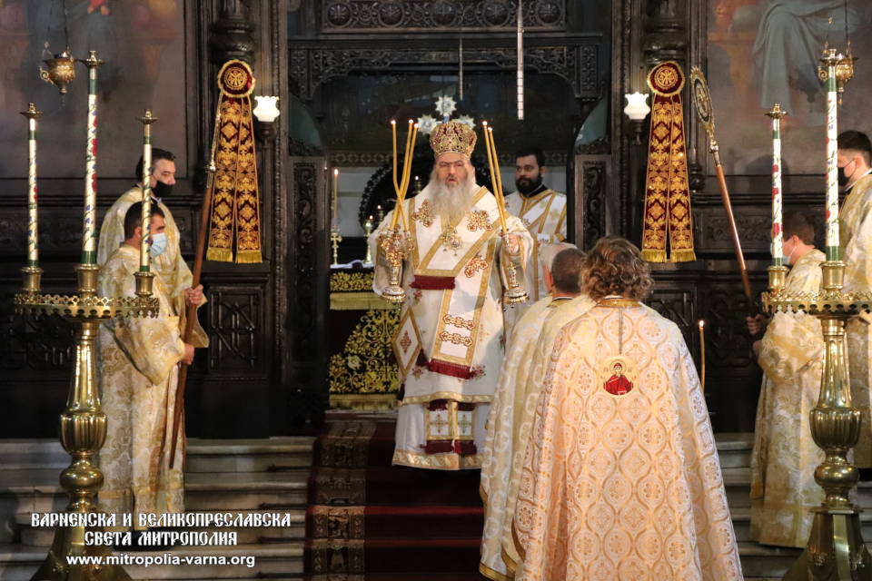 Архиерейска света Литургия в Деня на народните будители - 1