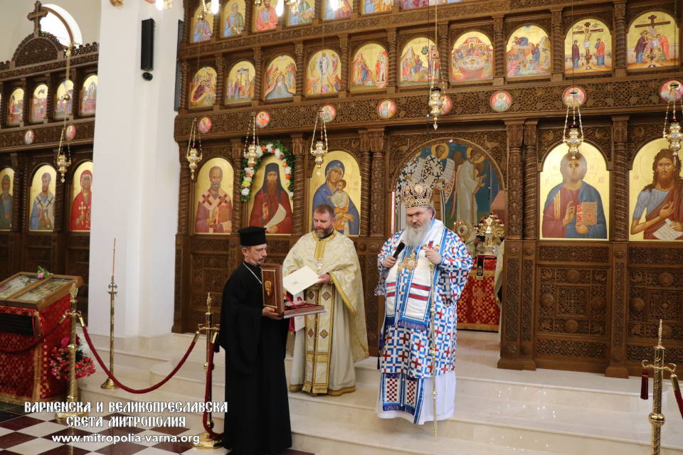 Архиерейска света Литургия, награждаване и лития на първия храмов празник на храм 'Св. прпмчк Прокопий Варненски' - 1