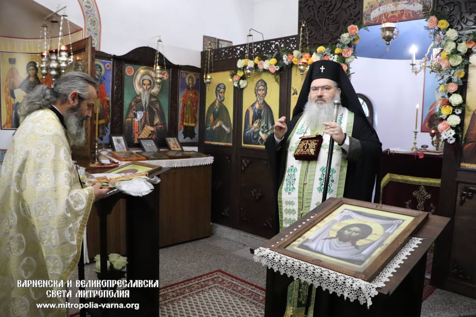 Храмов празник и награждаване с офикия във варненския храм 'Св. ап. Андрей Първозвани' - 1