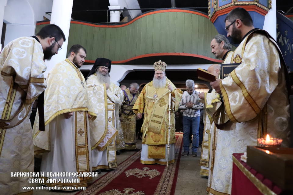 Честване на Неделя преди Рождество Христово в храм 'Св. апостоли Петър и Павел' – град Велики Преслав - 1