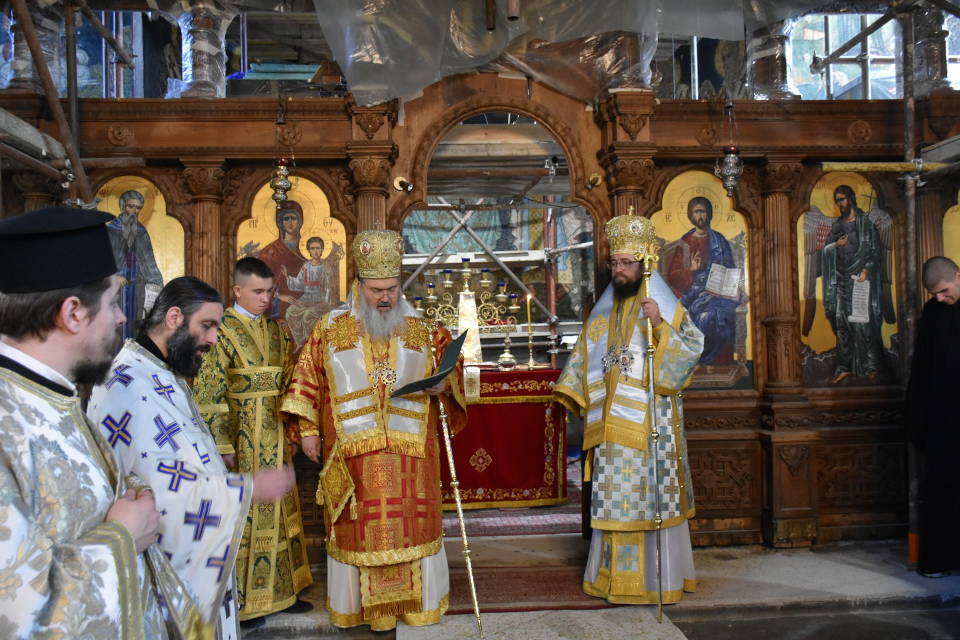 Митрополит Йоан възглави свeтата Литургия за празника Благовещение в Софийската духовна семинария - 1